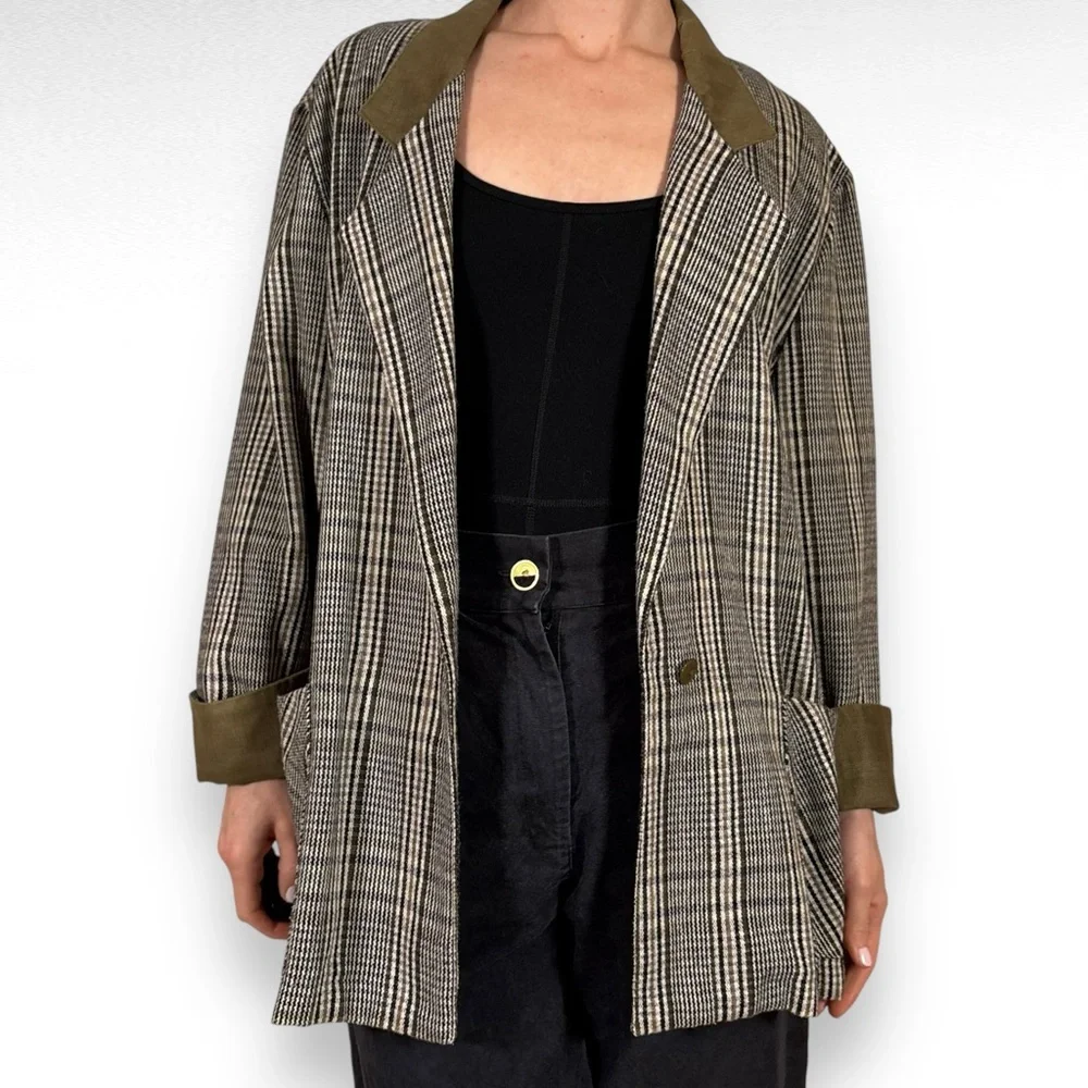 Plaid Women's Jacket with Brown Accents - Picture 1 of 8